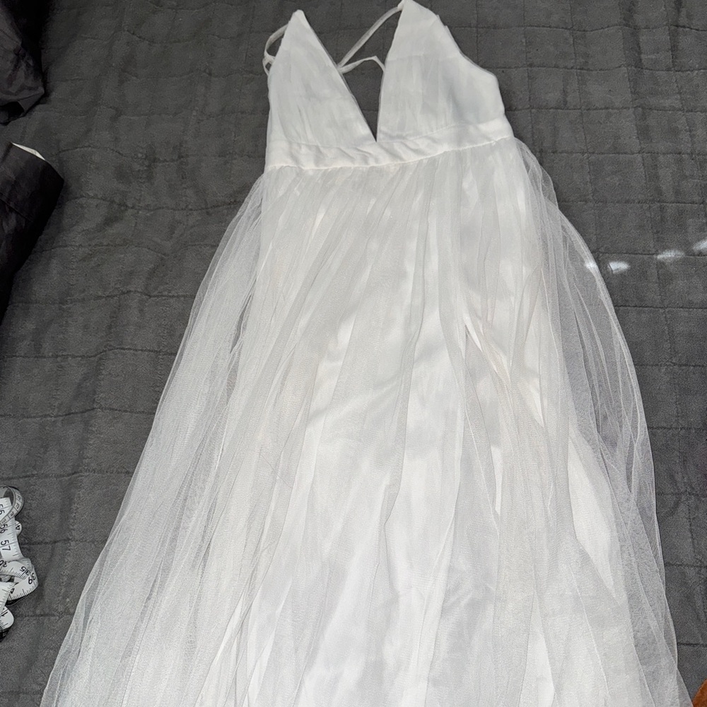 Windsor—White maxi tulle dress size Mediumm